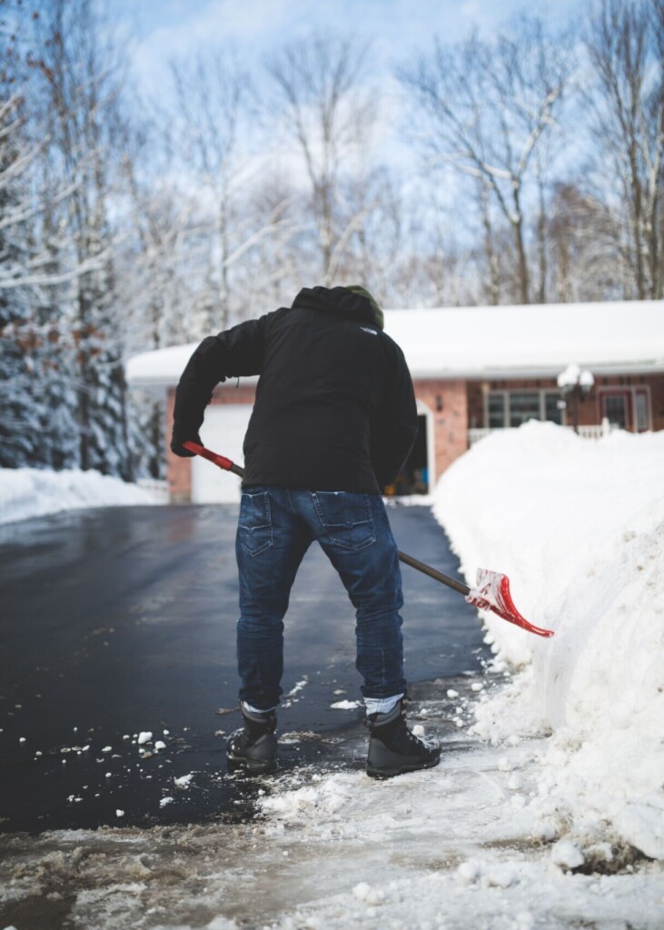 Feeling Just ‘spine’: Top Tips On Avoiding Spinal Stress While Shoveling Snow