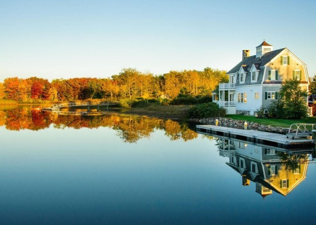 The Best Lake Towns To Live In