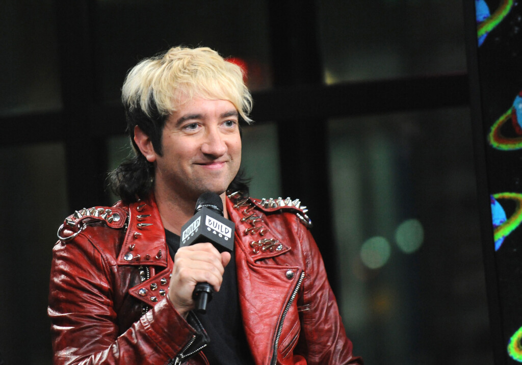 Plain White T’s Singer Surprises Young Cancer Patient With Heartwarming Performance