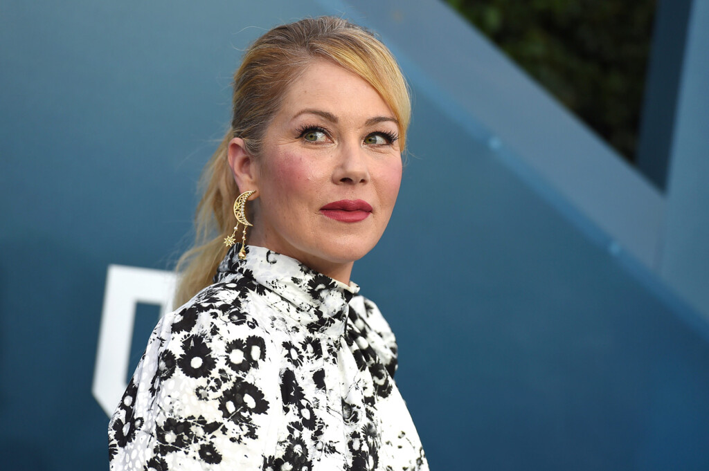 Christina Applegate To Make Her First Awards Show Appearance Since Ms Diagnosis