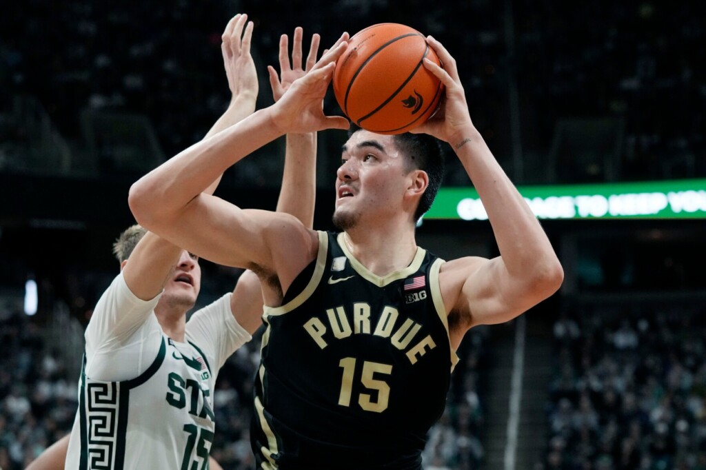 Edey Scores 32, No. 3 Purdue Beats Michigan State 64 63