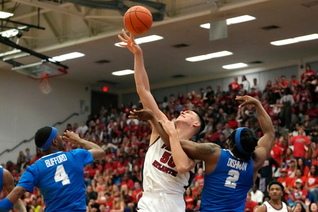 Davis, No. 21 Fau Win School Record 19th Straight