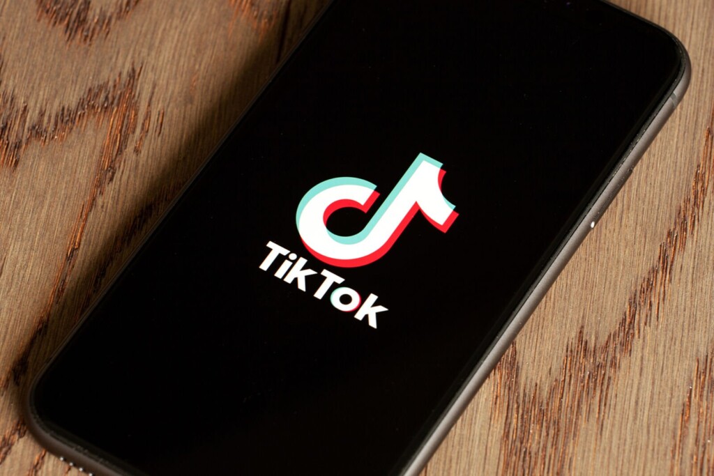 No, You Shouldn’t Pry Your Braces Off With A Spoon. These Tiktok Hacks Are Making Dentists Cringe