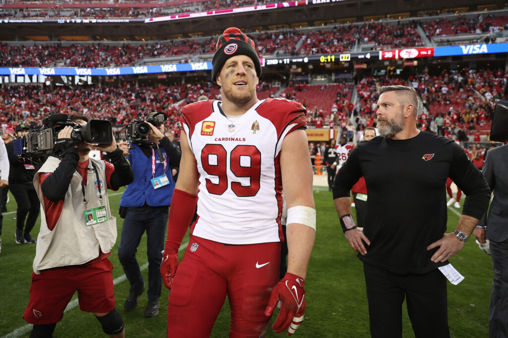 Jj Watt Receives Emotional Standing Ovation After Final Nfl Game Following End Of Stellar Career
