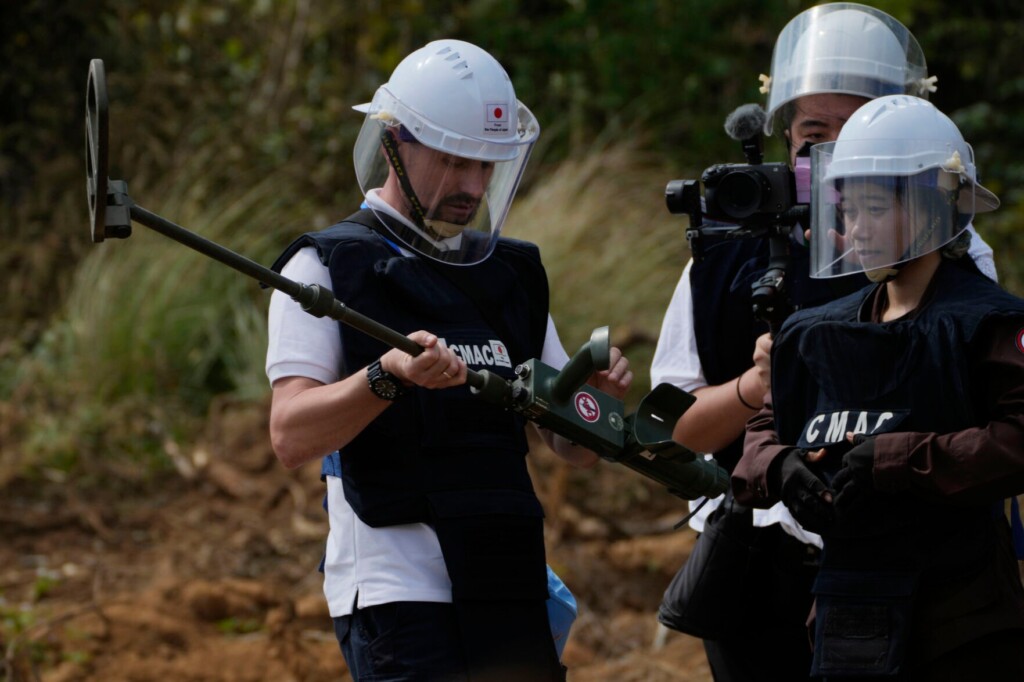 Ukrainians Learn How To Clear Landmines In Cambodia