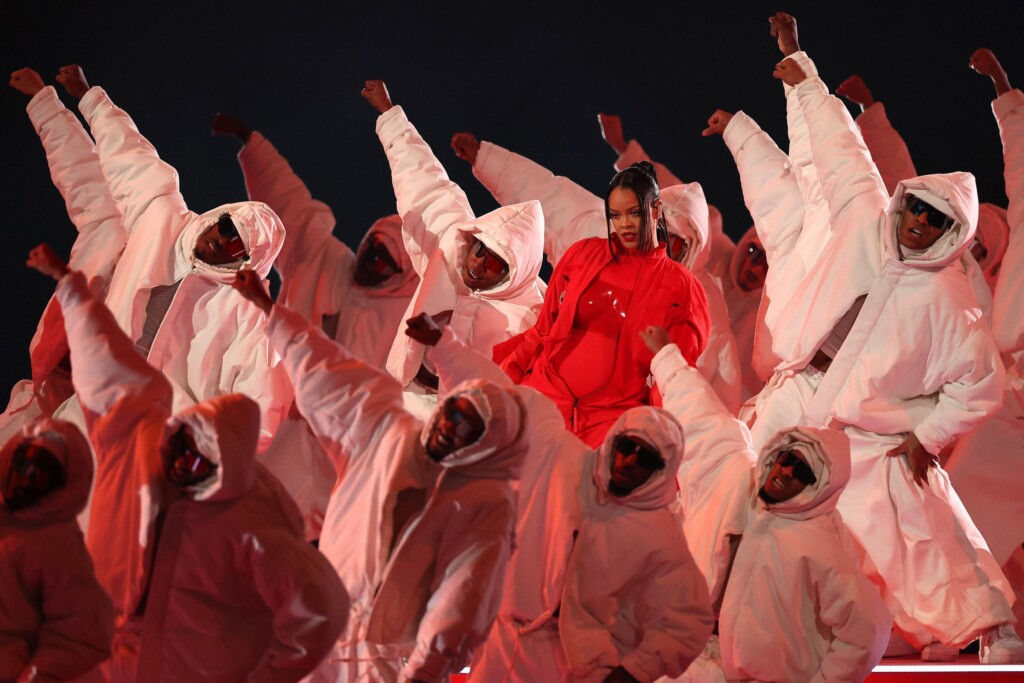 Rihanna’s Super Bowl Halftime Show Makes Us Feel Like She’s The Only Girl In The World