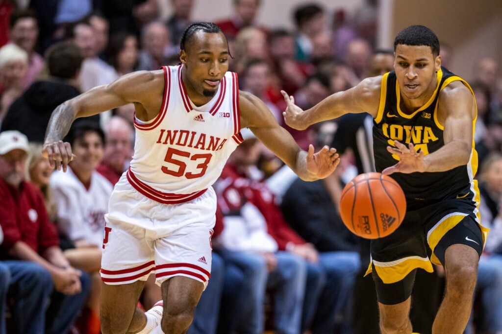 Murray Scores 26 To Lead Iowa Past No. 15 Indiana 90 68