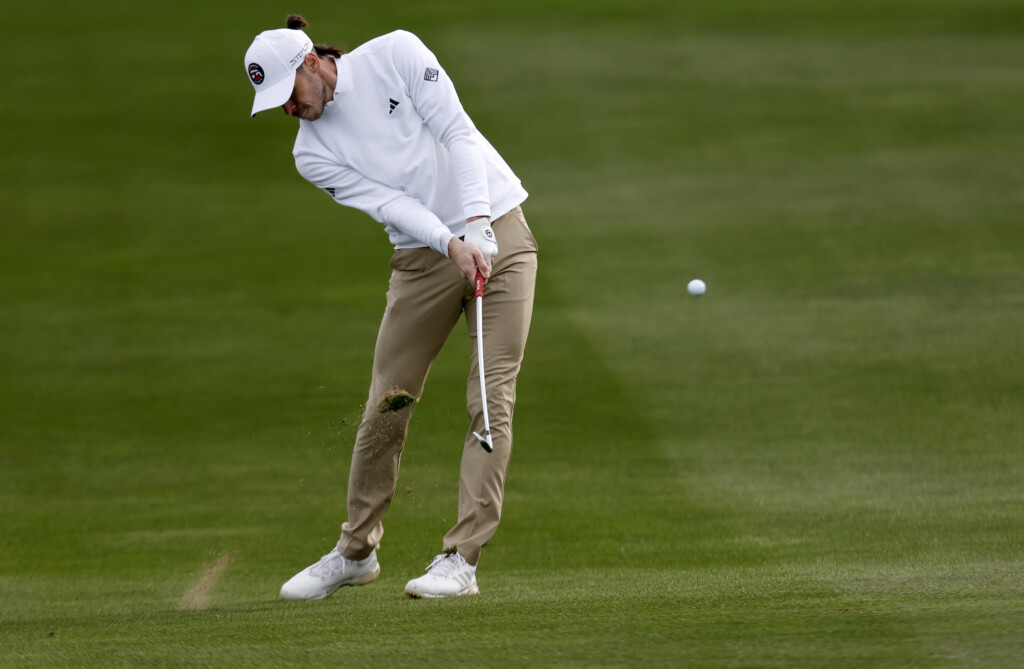 Gareth Bale Stuns Pro Golfers With Incredible Cart Path Shot At Pebble Beach Pro Am