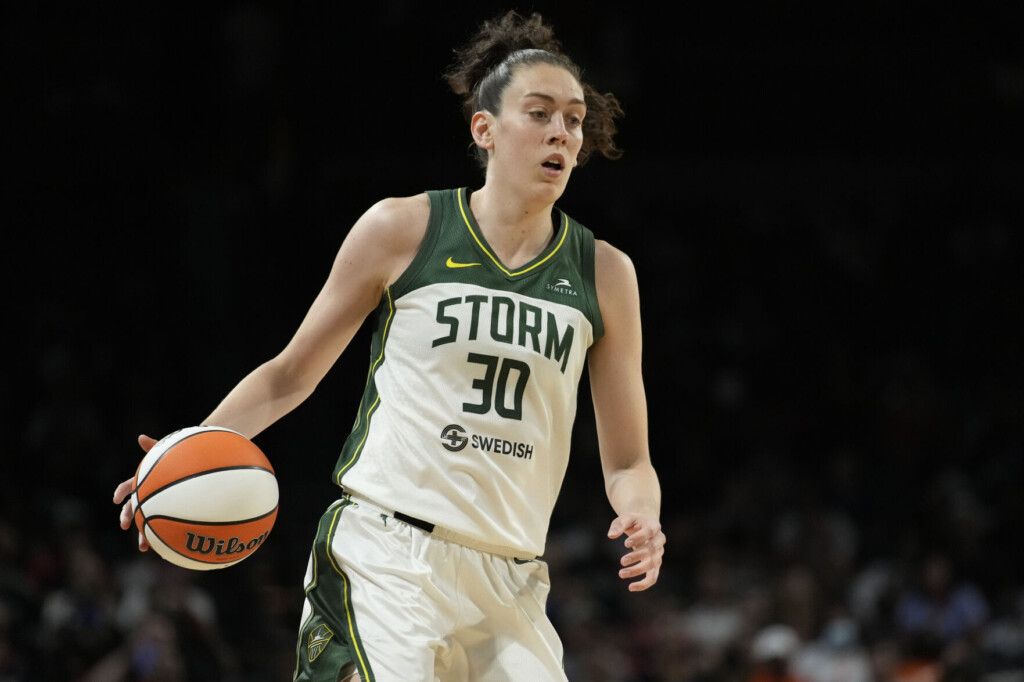 Stewart Heads To New York On First Day Of Wnba Free Agency