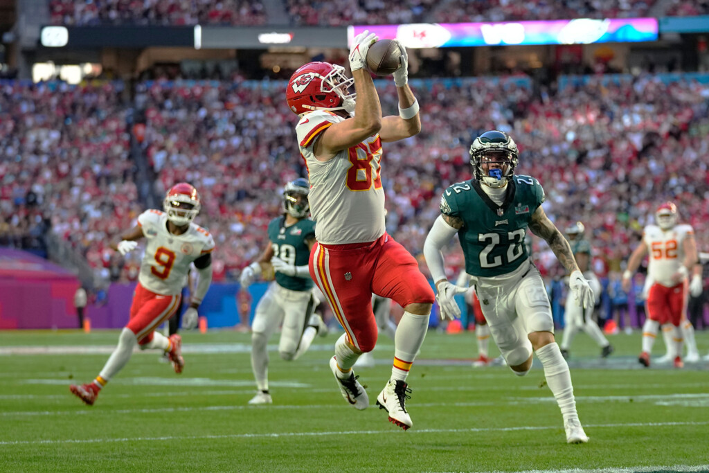 Nfl Mvp Patrick Mahomes Leads Kansas City Chiefs To 38 35 Win Over The Philadelphia Eagles In Classic Super Bowl