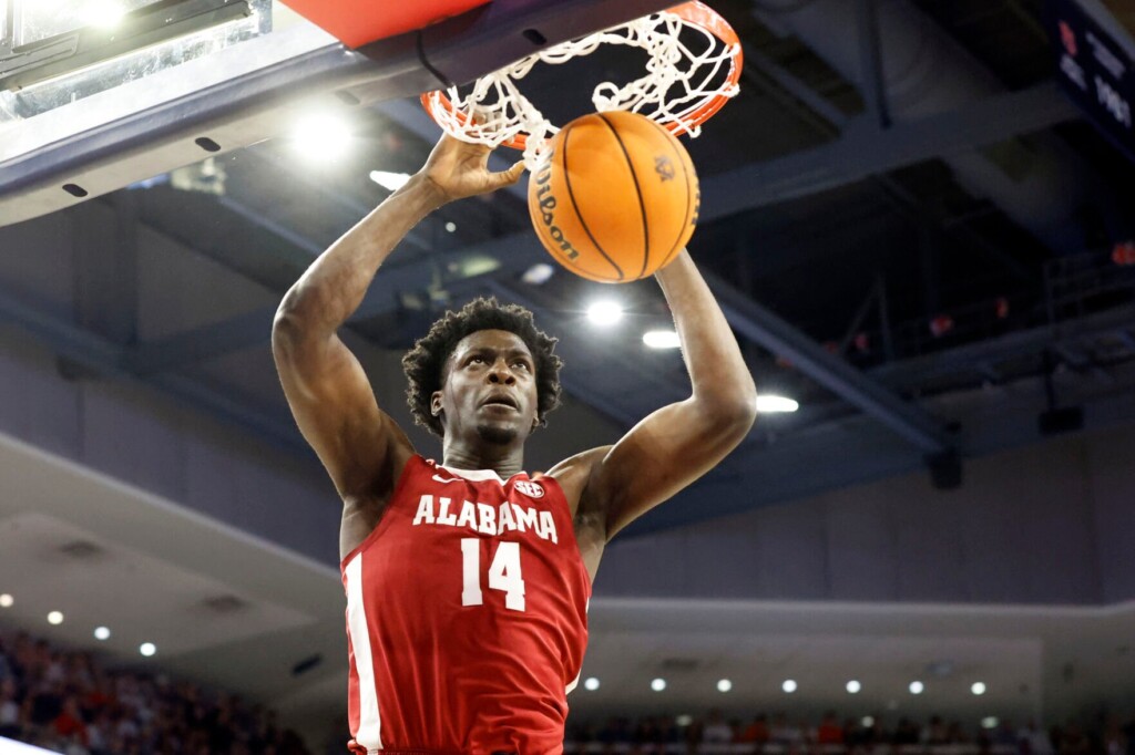 No. 3 Alabama Holds Off Rival Auburn