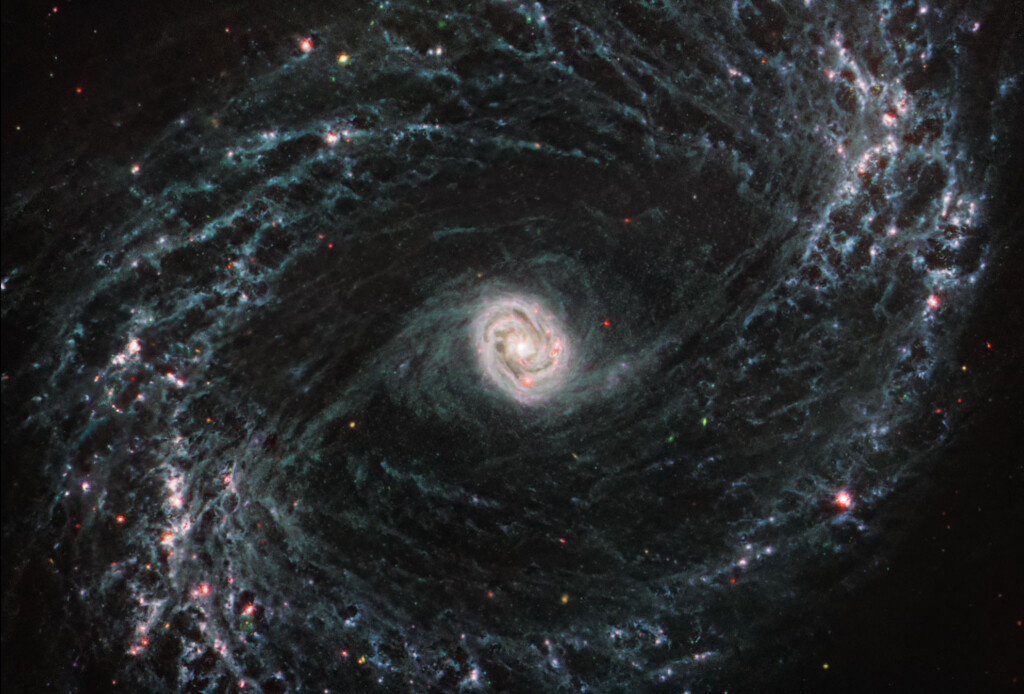 Webb Telescope Sees Once Invisible Structures Inside Spiral Galaxies