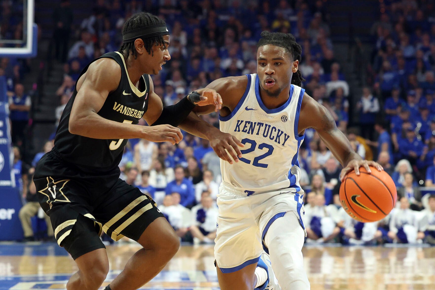 <p>Kentucky's Cason Wallace drives near Vanderbilt's Ezra Manjon during their game on March 1.</p>