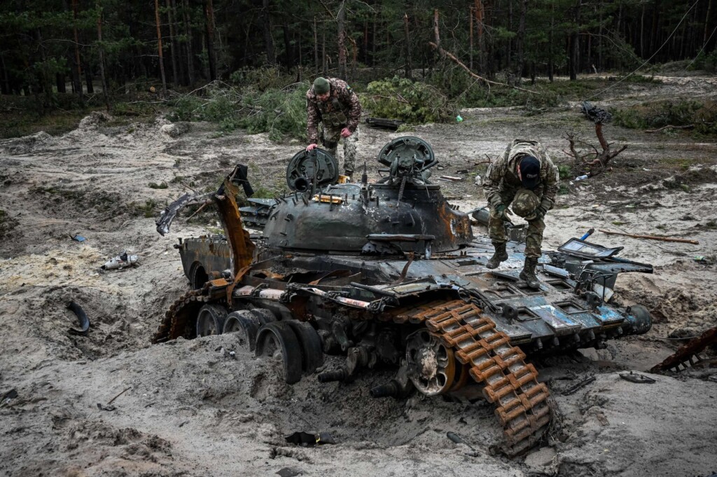 Lots Of Russian Soldiers Want To Surrender. Ukraine Makes It Easier With Hotline