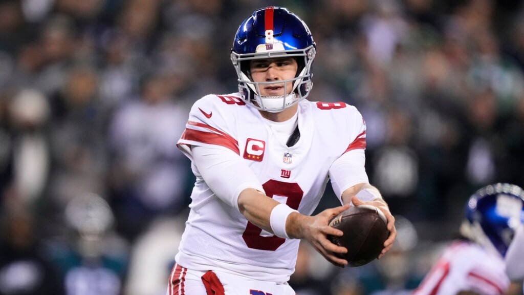 Daniel Jones’ New Contract Raises Standard For Qbs