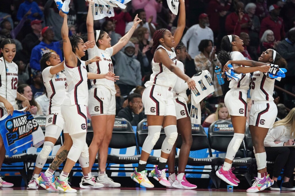 March Madness Mix: Dominant Gamecocks Amid Sweet 16 Parity