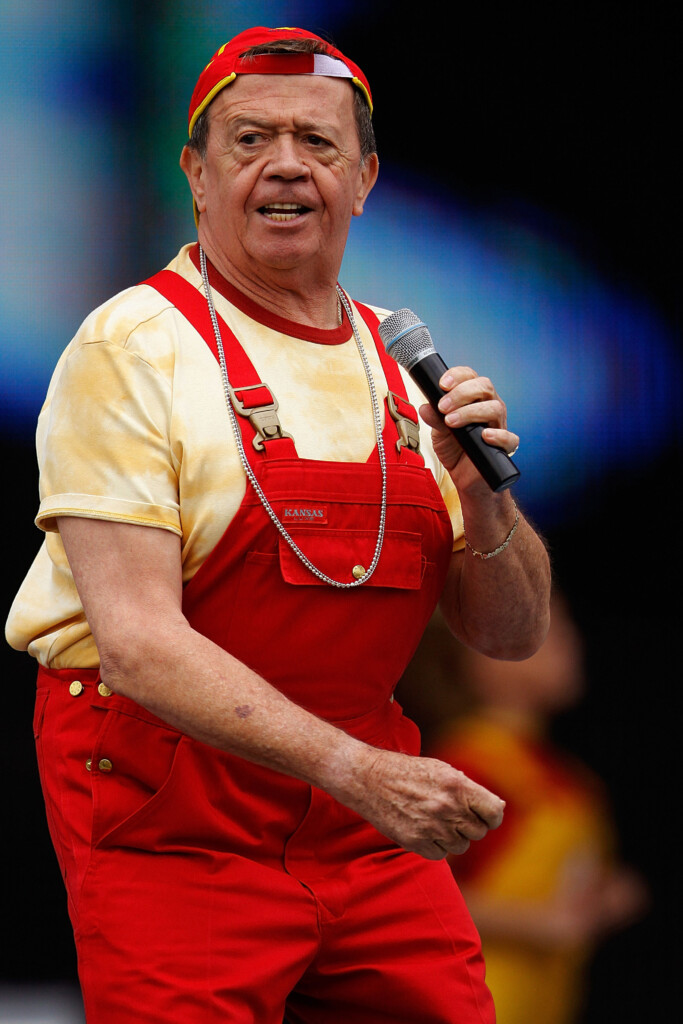 Mexico’s Tv Icon ‘chabelo’ Dies At 88