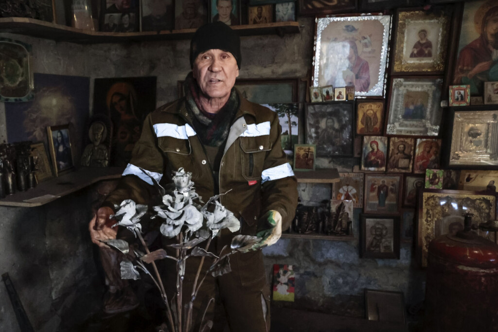 The Flowers Of War: Ukraine Smith Turns Guns And Ammo Into Art