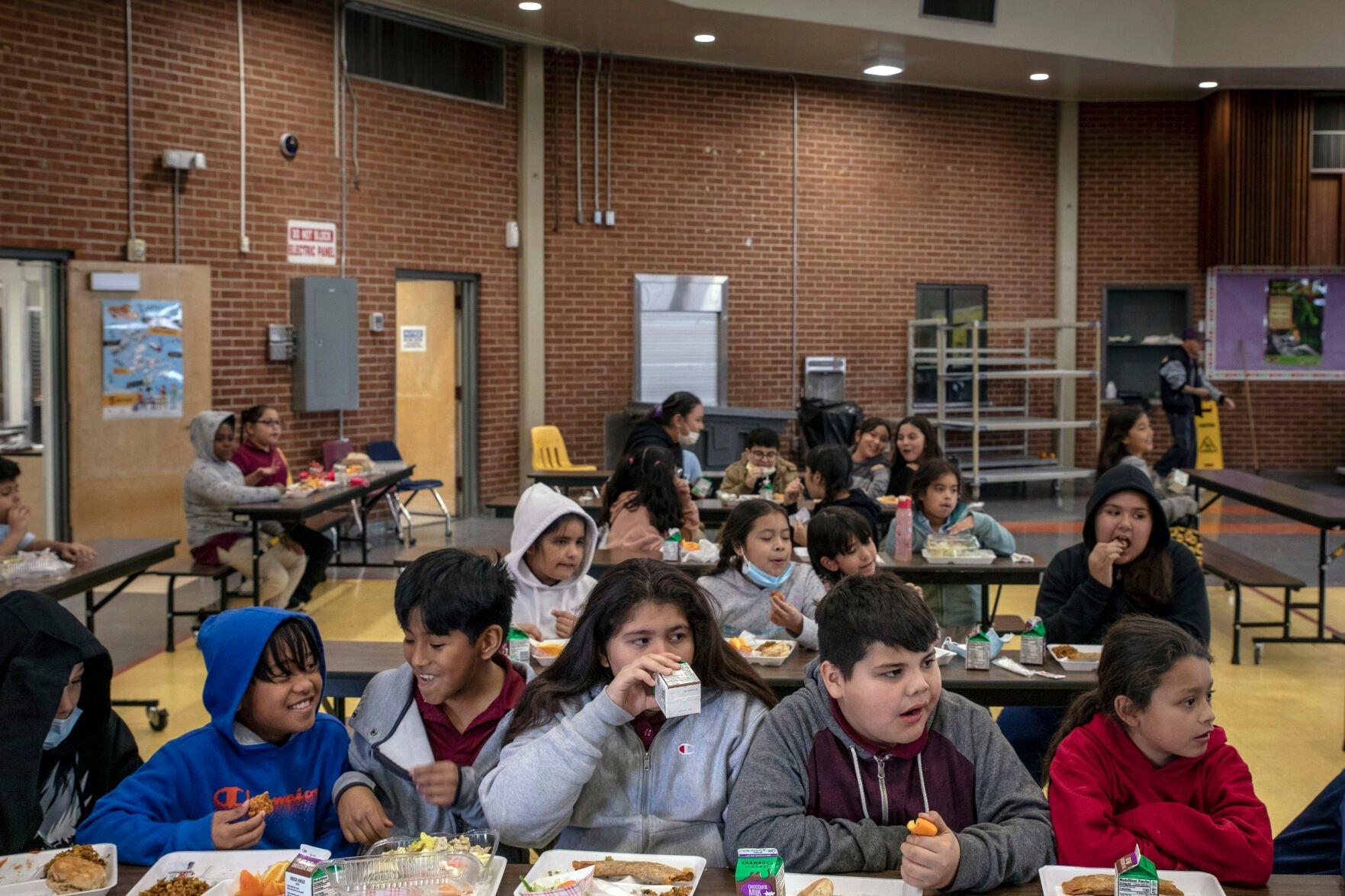 <p>Students eat lunch Jan. 31 in the cafeteria at V. H. Lassen Academy of Science and Nutrition in Phoenix.</p>