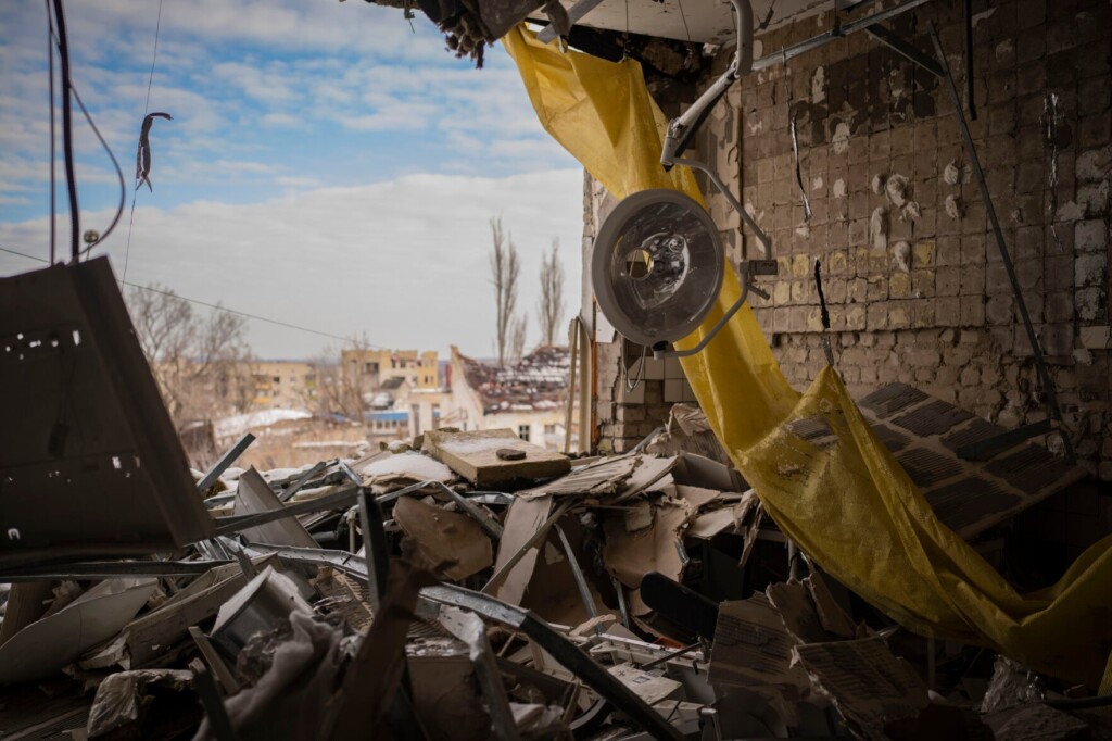Lots Of Russian Soldiers Want To Surrender. Ukraine Makes It Easier With Hotline