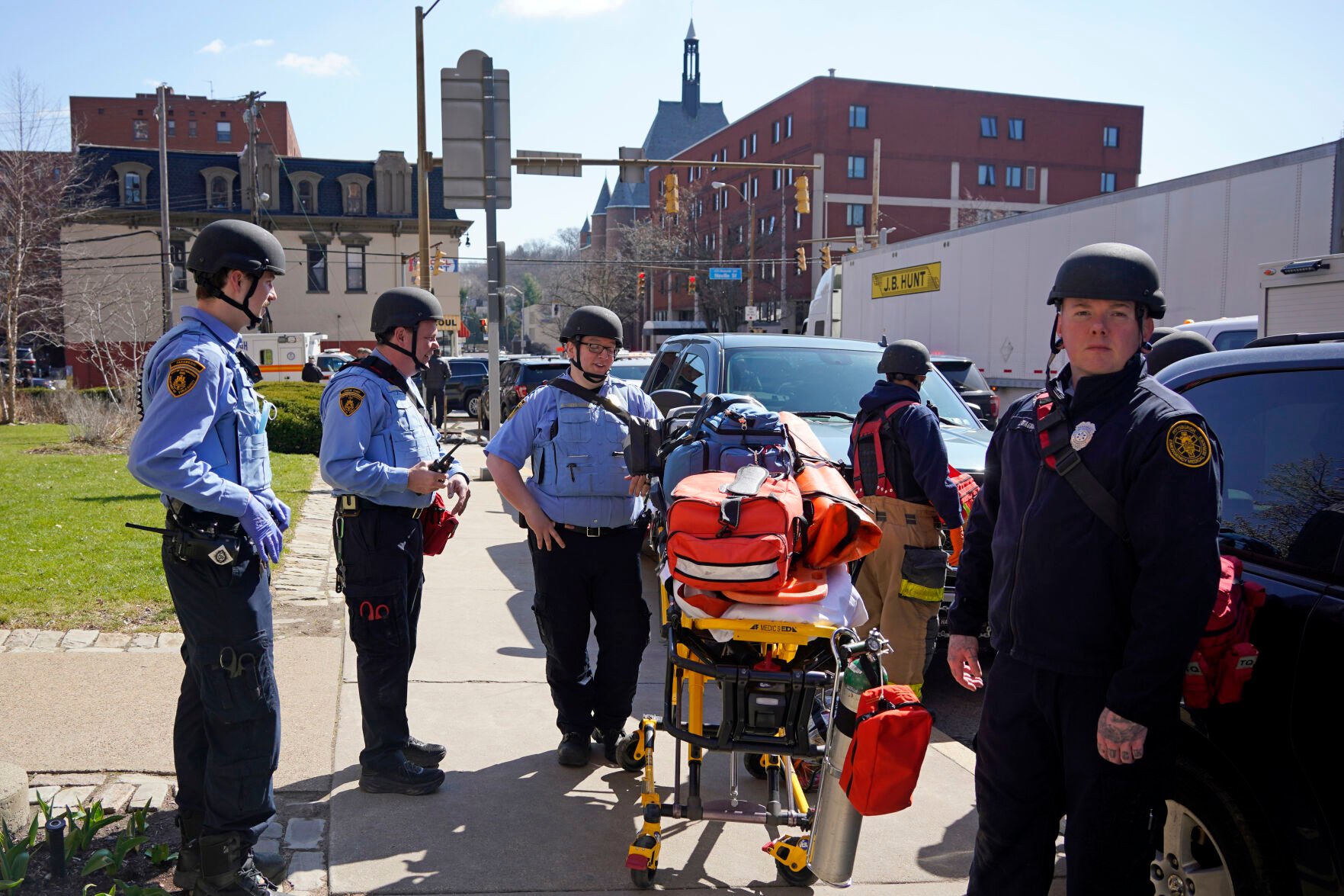 <p>Pittsburgh Police and paramedics respond to Pittsburgh Central Catholic High School for what turned out to be a hoax report of an active shooter, on Wednesday, March 29, 2023 in the Oakland neighborhood of Pittsburgh. (AP Photo/Gene J. Puskar)</p>