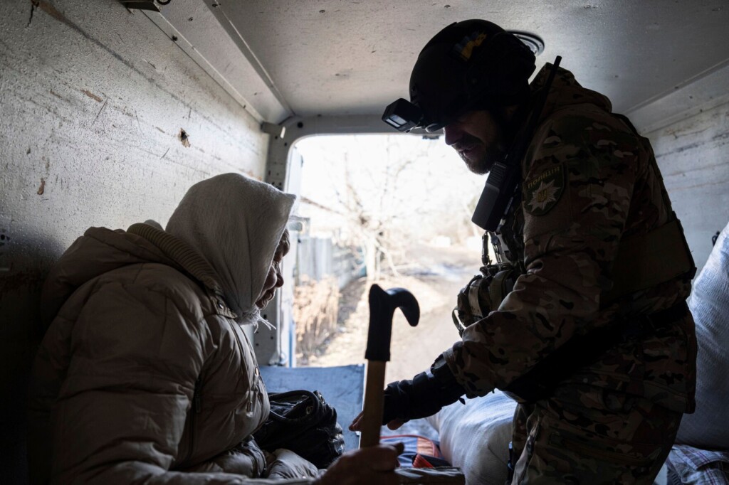 Civilians Flee Embattled Town As Ukrainian Pullout Looms