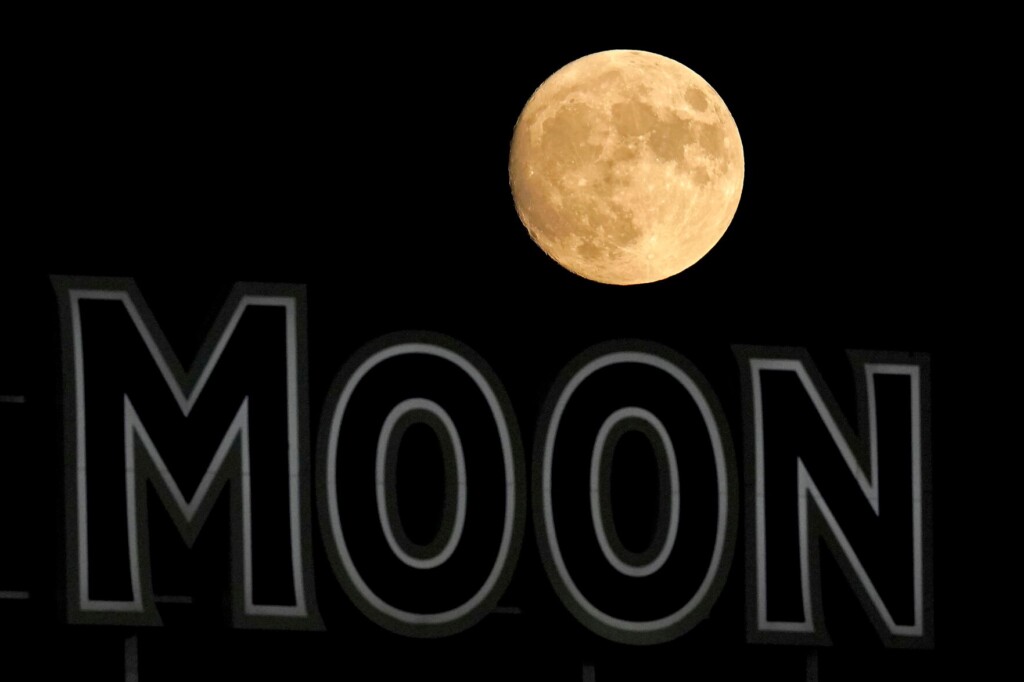 Europe Pushes For Moon To Have Its Own Time Zone
