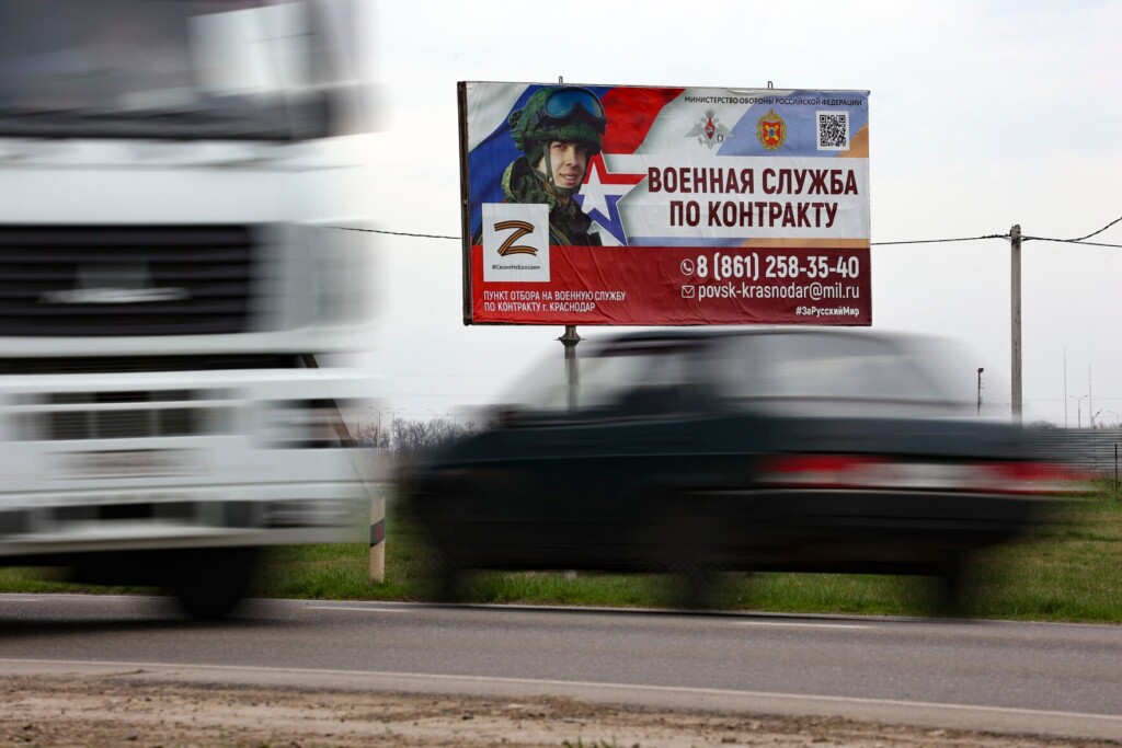 New Russian Campaign Tries To Entice Men To Fight In Ukraine