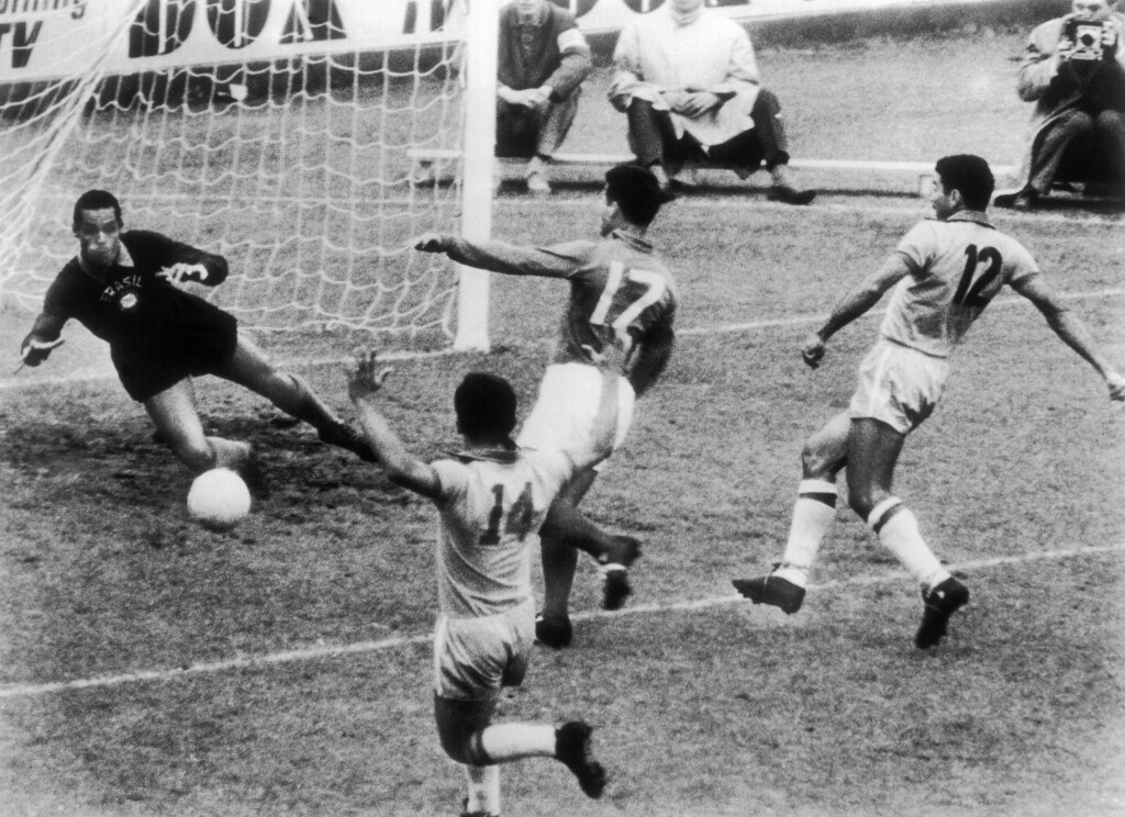 French Soccer Legend Just Fontaine Dies Aged 89