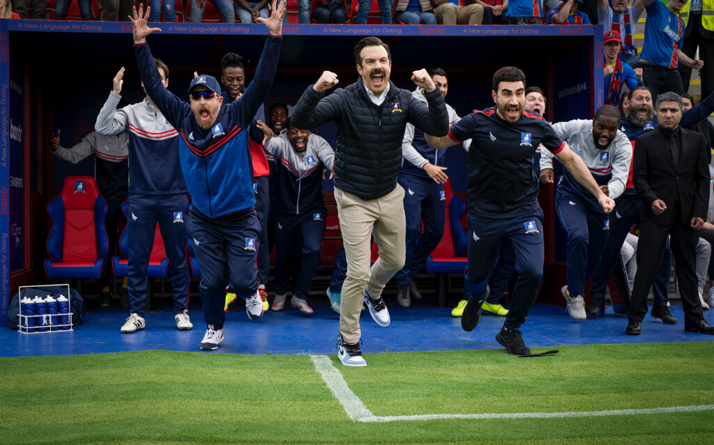 Jason Sudeikis Explains Why He Keeps His Twitter Dms Open (yes, He Seriously Does)