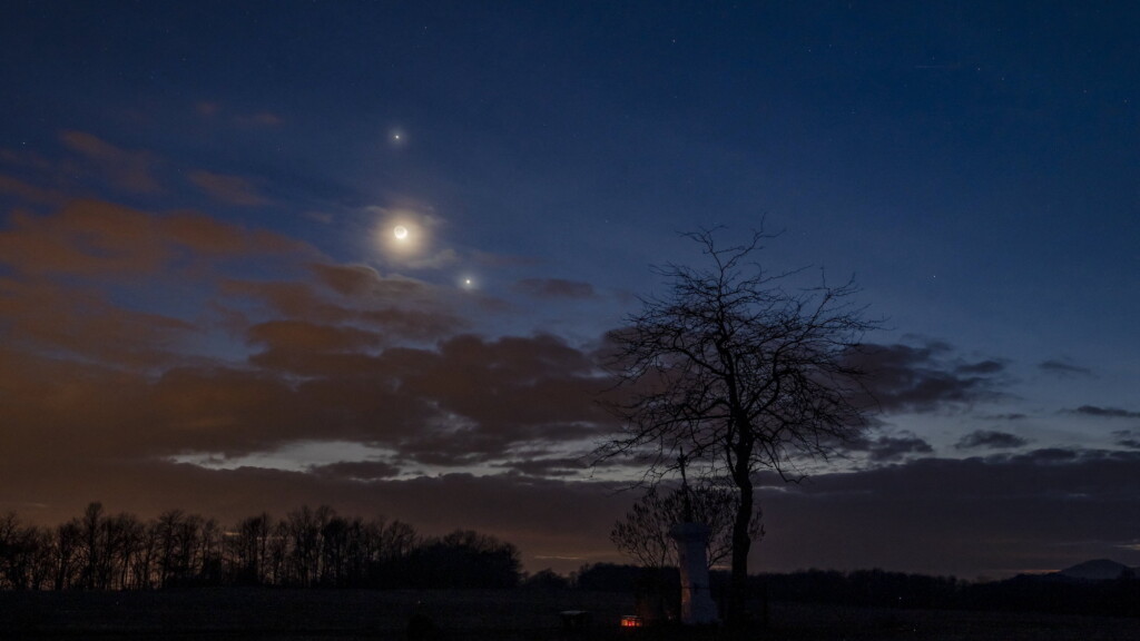 How To See Jupiter ‘kiss’ Venus In The Night Sky