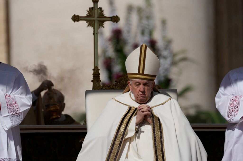 Pope At Easter: Pray For Ukrainian, Russian People, Refugees