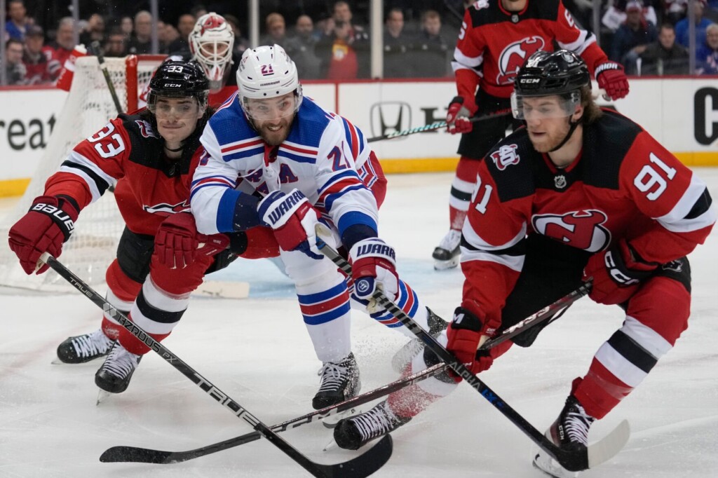 Kreider Scores Twice, Rangers Go Up 2 0 In First Round Series
