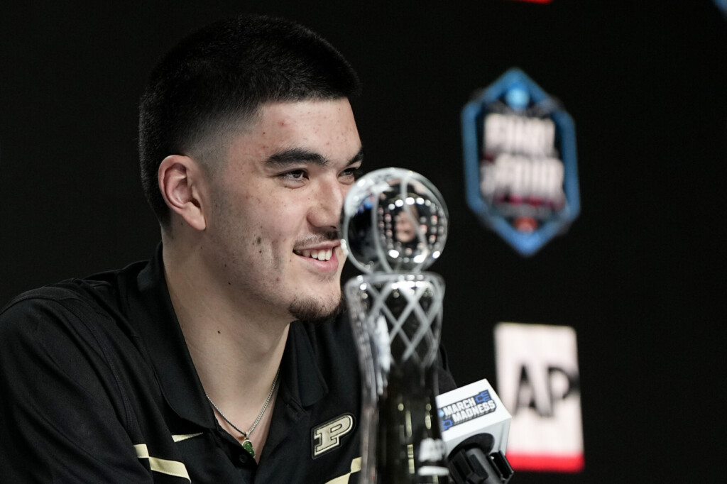 Purdue’s Edey, Iowa’s Calrk Win Wooden Awards