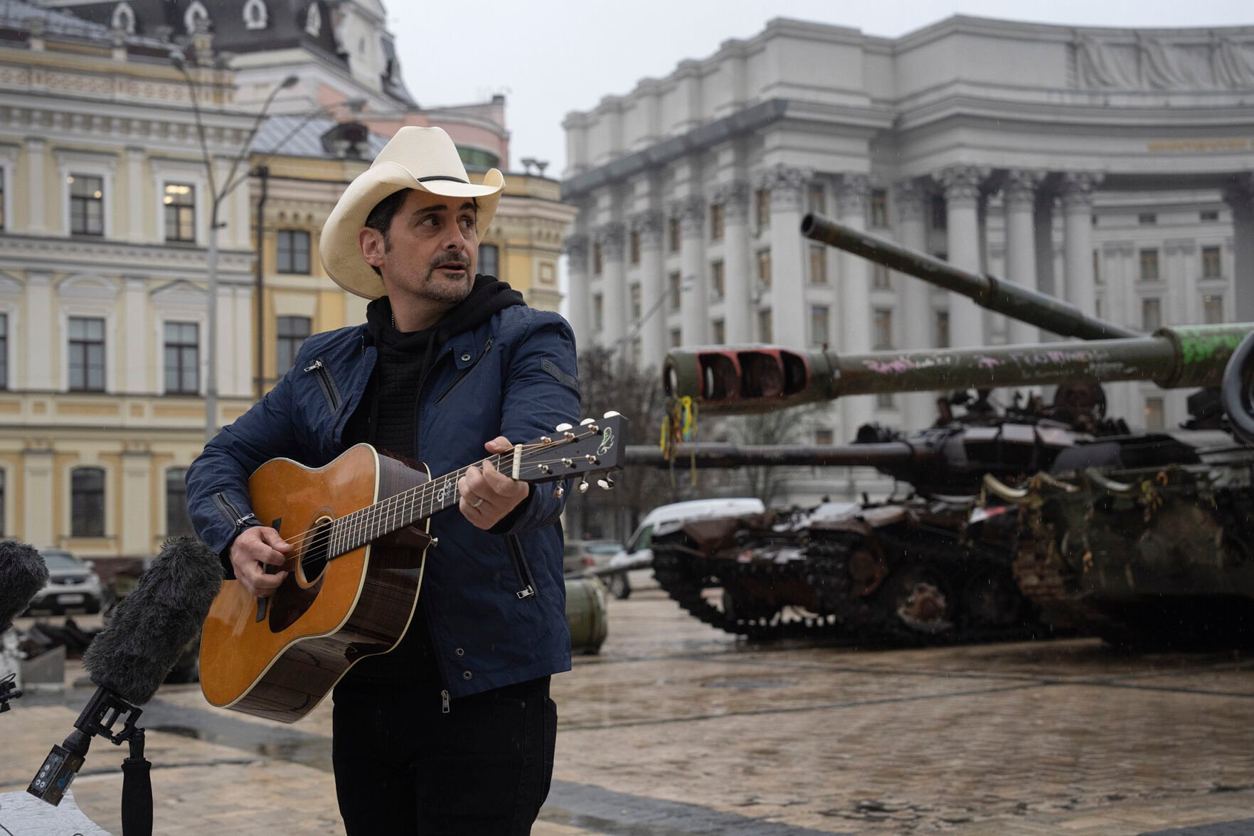 <p>US country music singer Brad Paisley performs Wednesday near an exhibition of damaged Russian tanks in central Kyiv, Ukraine.</p>