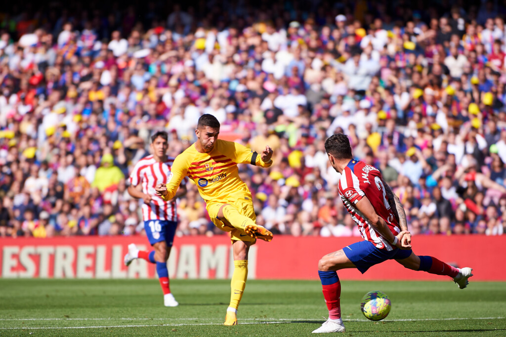 Barcelona Scrapes By Atlético Madrid 1 0 To Remain In Firm Control Of La Liga Title Race