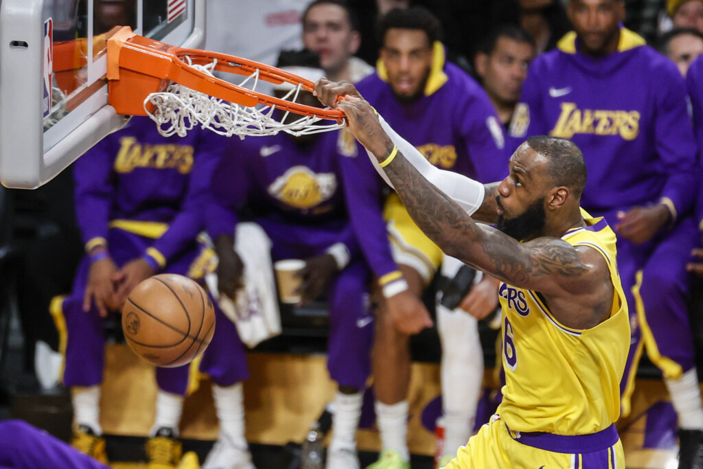Lebron James Leads Los Angeles Lakers To Playoffs With 108 102 Overtime Win Against Minnesota Timberwolves