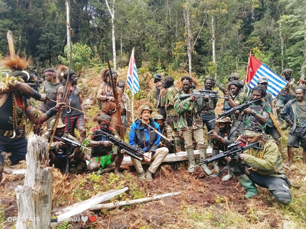 New Zealand Pilot Captured By Papuan Fighters Says He Is ‘alive And Well’ In New Hostage Video