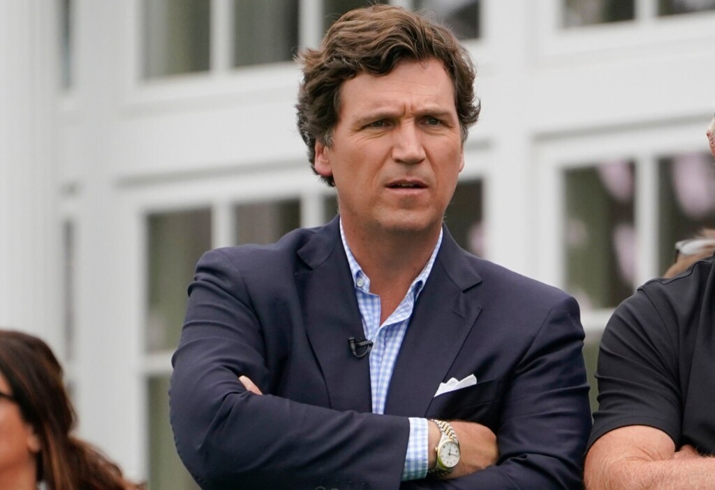 Tucker Who? Fox News Hosts Avoid Carlson’s Name After Ouster