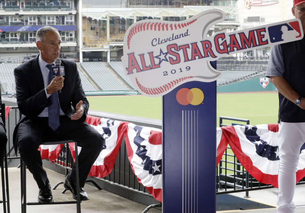 Big Ten Taps Ex Mlb Exec Petitti As Commissioner