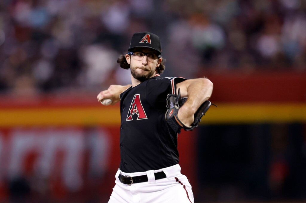 Mlb Pitcher Accidentally Hits And Kills Bird With Throw In Pregame Warm Ups