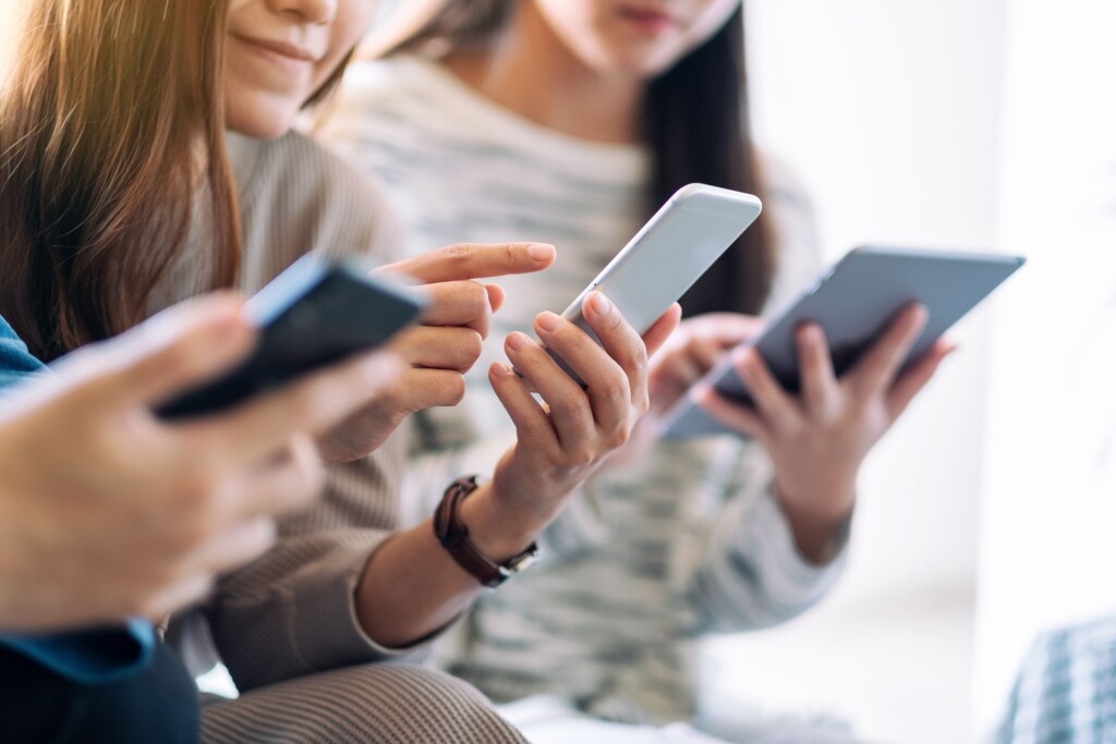How Teens (and Adults) Can Handle Social Media Safely
