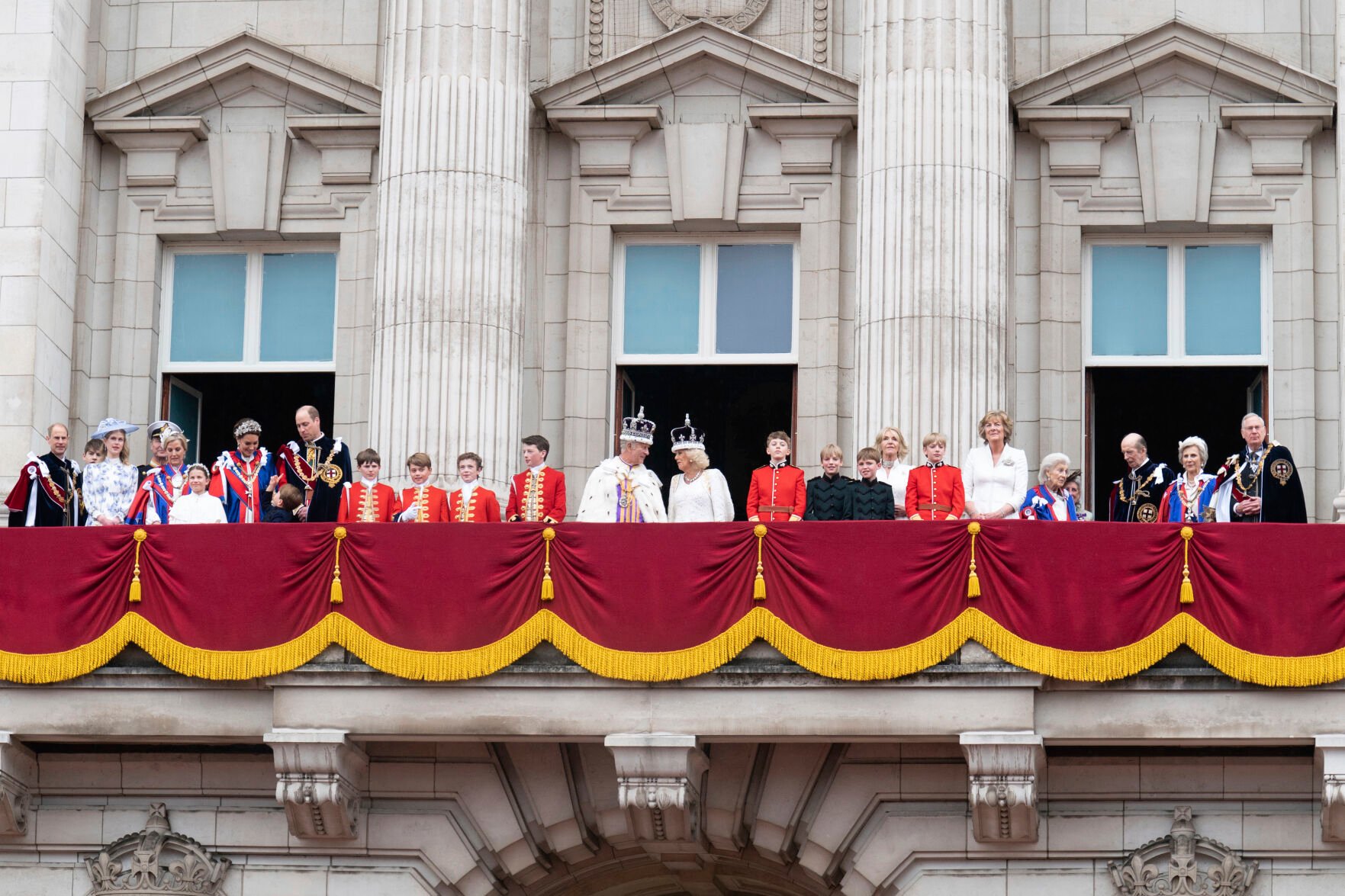 <p>King Charles III and Queen Camilla appear on the balcony of Buckingham Palace with members of the royal family Saturday.</p>
