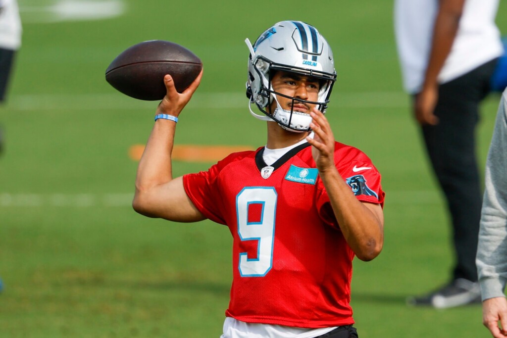 All Eyes On Rookie Qbs And Aaron Rodgers As Teams Kick Off Practices