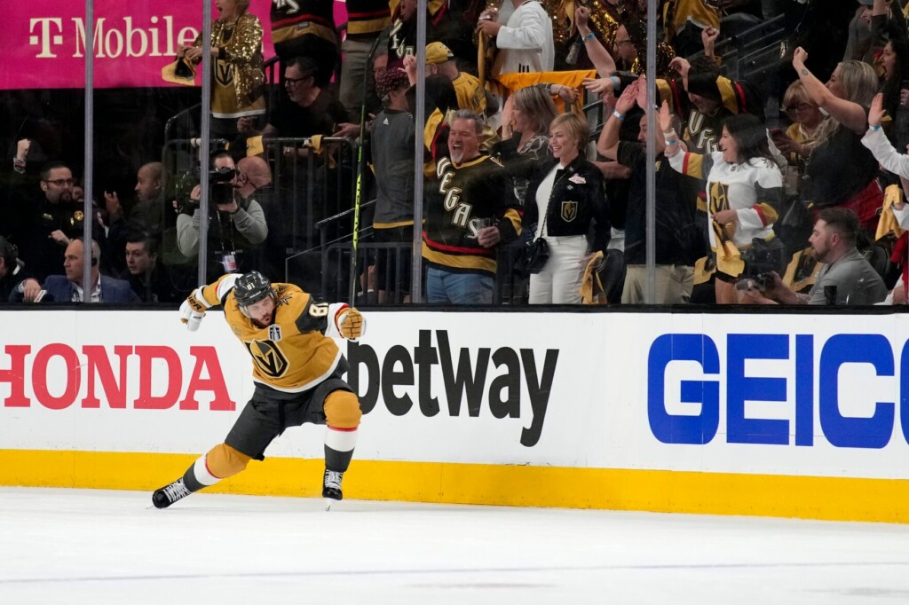 Golden Knights Take 2 0 Lead In Cup Final With 7 2 Win Over Panthers