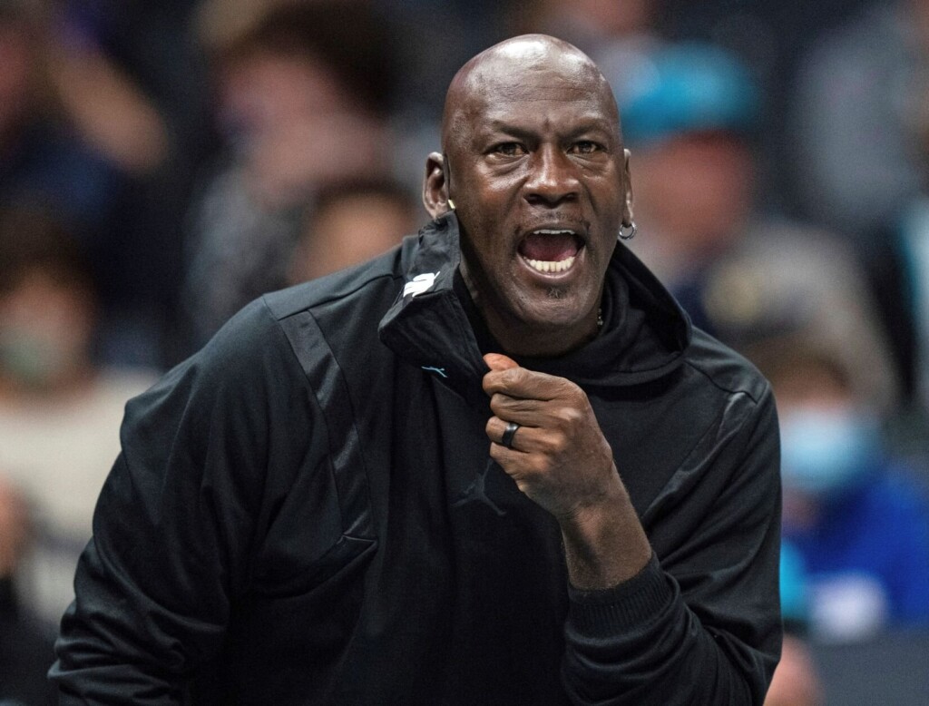 Jordan Selling Majority Ownership Stake In Hornets