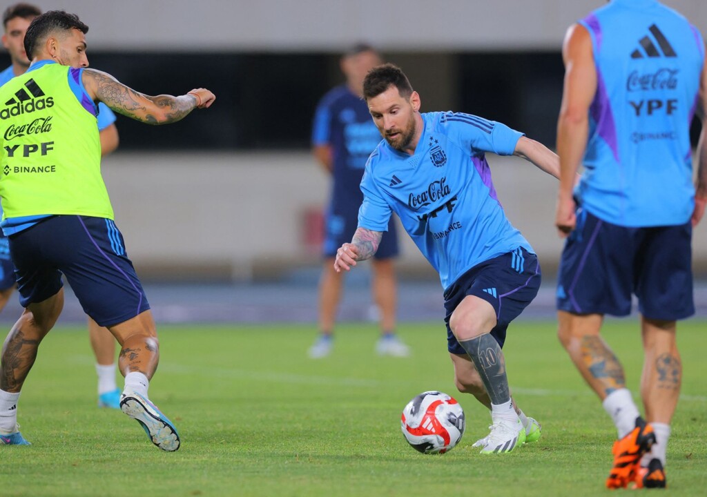 ‘messi Mania’ In China As Fans Clamor For A Glimpse Of Argentina Star