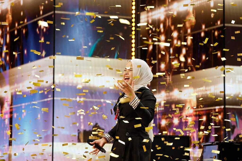 Simon Cowell Hits Golden Buzzer For Blind Singer On ‘america’s Got Talent’