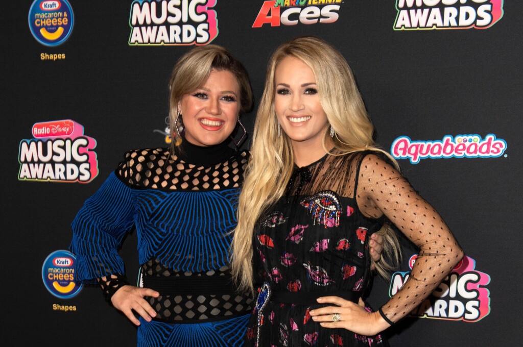 Kelly Clarkson Says There’s No ‘beef’ Between Her And Carrie Underwood