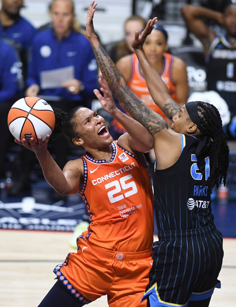 Triple Double Leader Thomas Has Connecticut Near Top Of Wnba